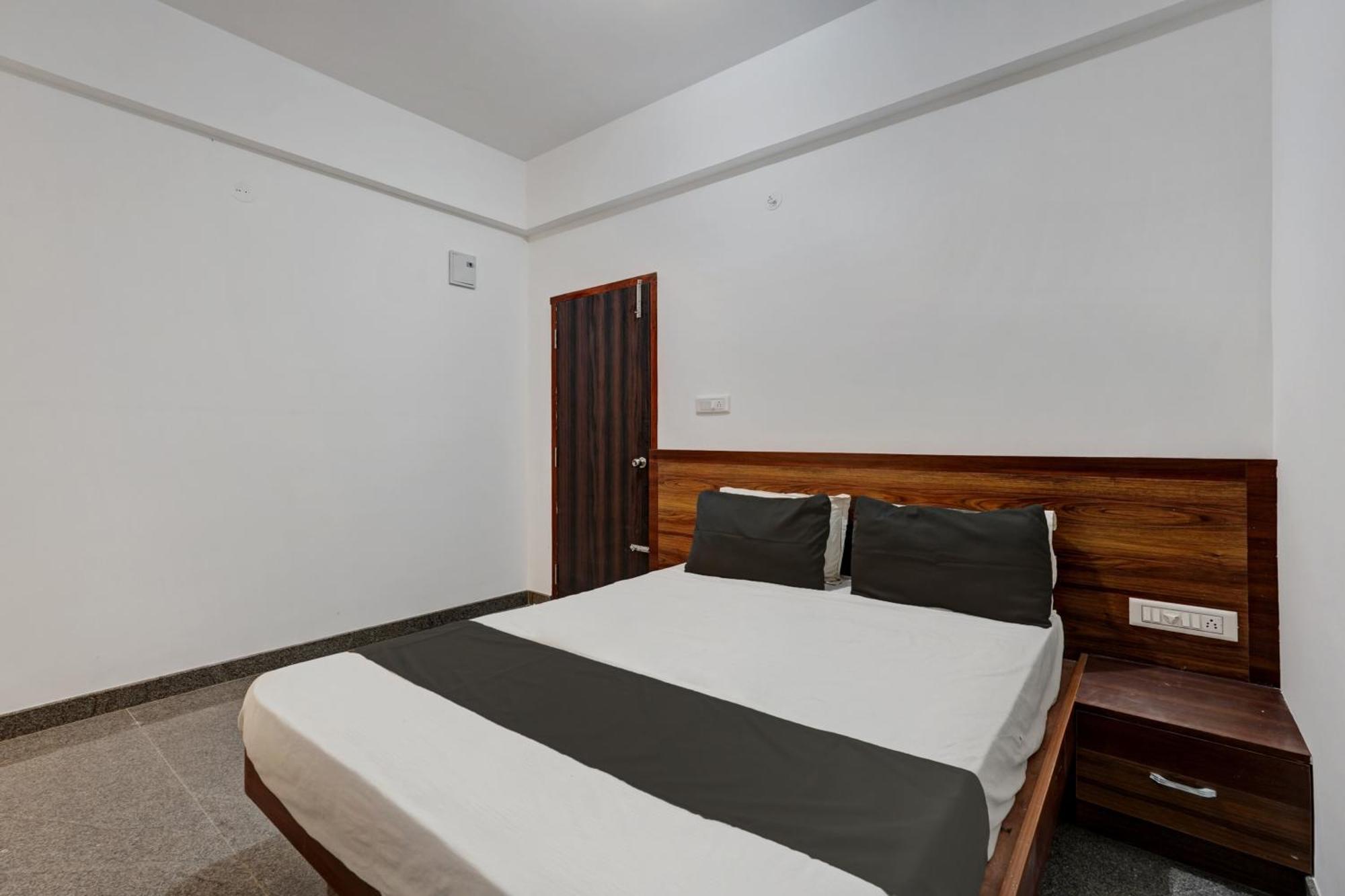 Oyo Hotel Bungalow Inn Lodging & Boarding 벵갈루루 외부 사진